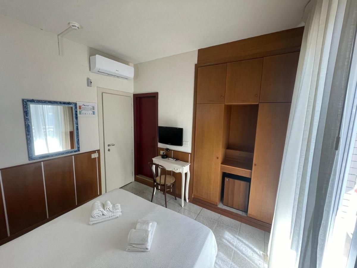 Hotel Metropol 페자로 외부 사진