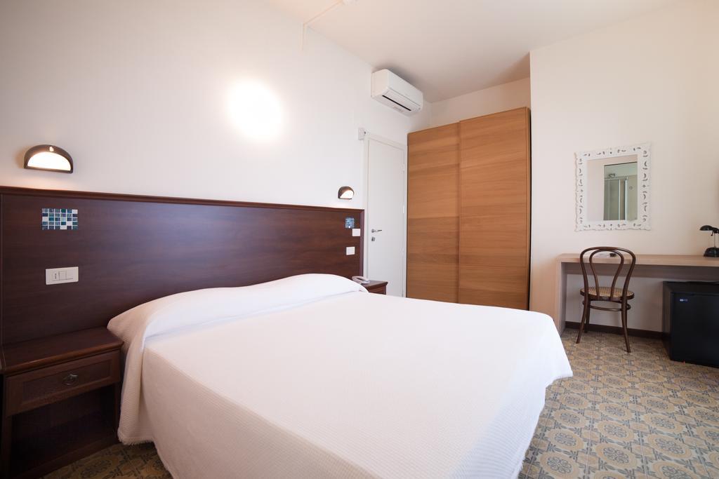 Hotel Metropol 페자로 외부 사진