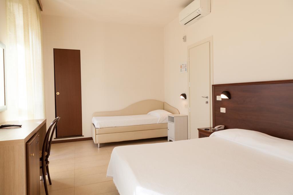 Hotel Metropol 페자로 외부 사진