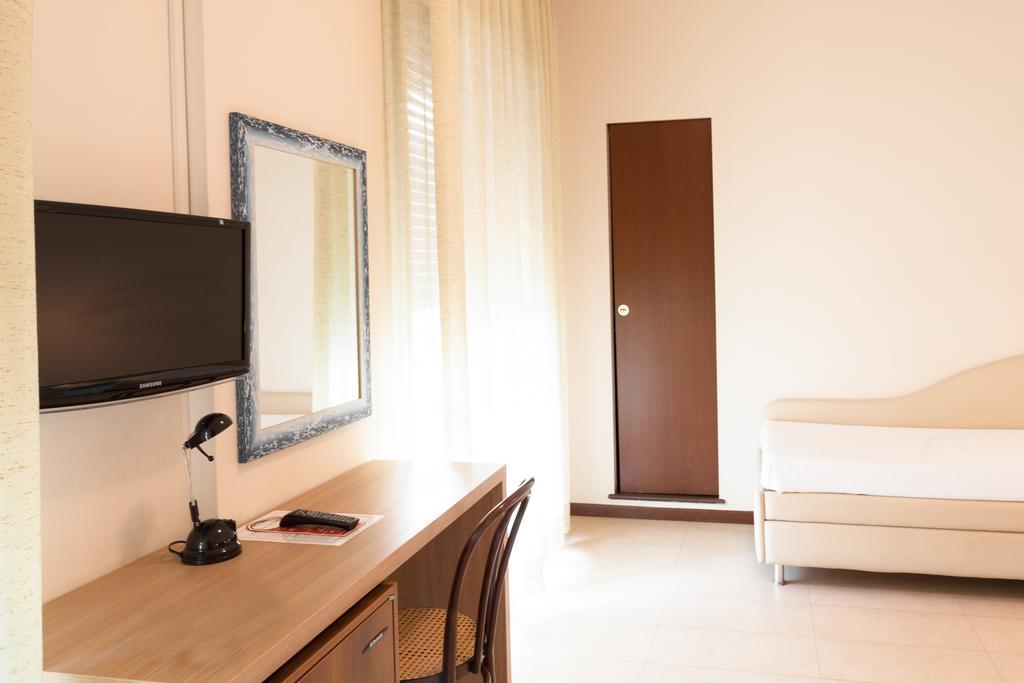 Hotel Metropol 페자로 외부 사진
