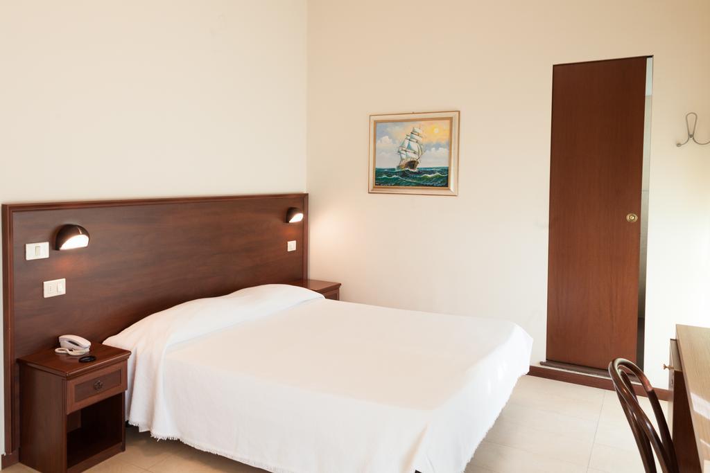 Hotel Metropol 페자로 외부 사진