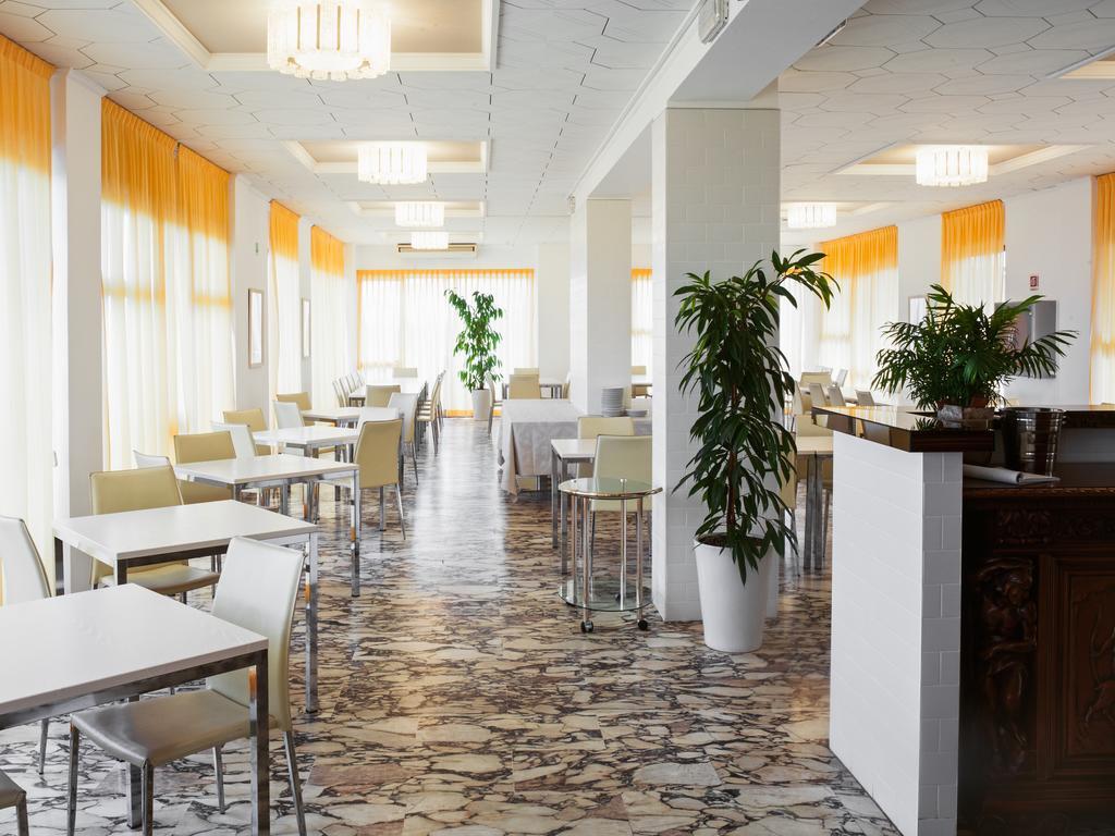 Hotel Metropol 페자로 외부 사진